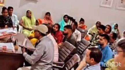 इटारसी: सूरज गंज स्थित कार्यालय में विधायक डॉ. सीता शरण शर्मा ने लोगों ने किया जनसंवाद, सुनीं समस्याएँ