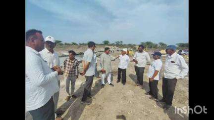 લાઠી: ધામેલ ગામેં ચાલી રહેલ નાની સિંચાઈ યોજના ના નવીનીકરણ કાર્યનું નિરીક્ષણ કરતા ધારાસભ્ય જનકભાઈ તળાવિયા.