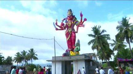 சேலம்: சேலம் ரெட்டியூர்  பகுதியில் 54 அடி உயரத்தில்  கொற்றவை காளியம்மன் திருக்கோயில் கும்பாபிஷேக விழாவை ஒட்டி முகூர்த்த கால் நடு நிகழ்ச்சி....