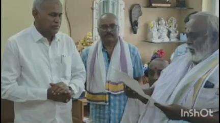 ಮಾಲೂರು: ಸಮುದಾಯದ ಭವನ ಹಾಗೂ ಗುರುಕುಲ ನಿರ್ಮಾಣಕ್ಕೆ ಸ್ಥಳ ಮಂಜೂರು ಮಾಡುವಂತೆ ಬ್ರಾಹ್ಮಣ ಸಂಘದಿಂದ ಕೊಮ್ಮನಹಳ್ಳಿಯಲ್ಲಿ ಶಾಸಕರಿಗೆ ಮನವಿ