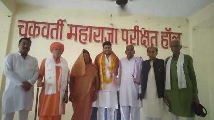 पोरसा: पोरसा के देव प्रभाकर सिंह ने यूपीएससी में सफलता पाई, कोथर खुर्द तक निकली शोभायात्रा, समाज ने किया सम्मान
