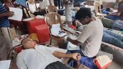 ঘাটাল: প্রয়াত জোহর সাঁতরার স্মৃতির  উদ্দেশ্যে স্বেচ্ছায় রক্তদান শিবিরের আয়োজন ঘাটাল ব্লক সিপিএম নেতৃত্ব এর পক্ষ থেকে