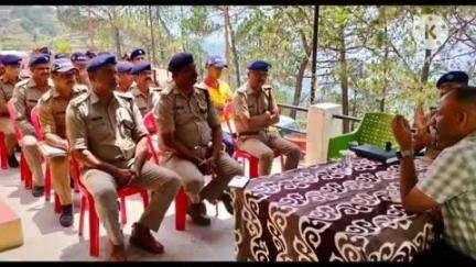 सल्ट: एसएसपी अल्मोड़ा ने दूरस्थ सराईखेत में जनता से रूबरू होकर उनकी समस्याएं सुनीं और सुझाव लिए