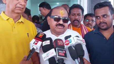 ସମ୍ବଲପୁର ମ୍ୟୁନିସିପାଲଟି: ସମ୍ବଲପୁର ରେ ନୂତନ ରିଙ୍ଗ ରୋଡ଼ ଓ ରାସ୍ତା ନିର୍ମାଣ ସହ ବନ୍ୟାର ପ୍ରତିକାର ନେଇ ପୋତାପାଲି ଠାରେ ବିଧାୟକ ଜୟନାରାୟଣ ମିଶ୍ରଙ୍କ ପ୍ରତିକ୍ରିୟା