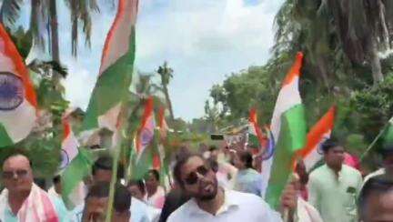 তেজপুৰ: অপাৰেচন সেন্দূৰত ভাৰতীয় সেনা বাহিনীৰ অদম্য পৰাক্ৰমক কৃতজ্ঞতা জনাই  টুমুকী গাওঁ পঞ্চায়ত এলেকাত বিজেপিৰ ত্ৰিৰংগা যাত্ৰা