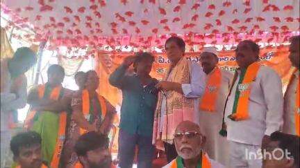 ఆదోని: అమరావతి నగర్ కాలనీలో రేషన్ బియ్యం సమస్య పరిష్కరించాలని, ఎమ్మెల్యే పార్థసారధికి  కోరిన ప్రజలు