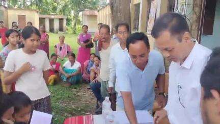 খোয়াই: রতনপুরের জামিরা বাড়ি স্কুলে সিএইচডি ক্লাবের উদ্যোগে ফ্রি কোচিং সেন্টারের সূচনা করলেন বিধায়ক