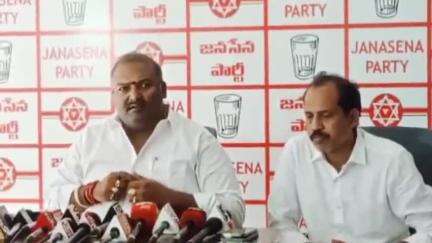 విశాఖపట్నం: డిప్యూటీ సీఎం పవన్ కళ్యాణ్ తన వేతనాన్ని పిఠాపురం ప్రజల కోసం ఇచ్చేసారు: MLA సుందరపు విజయ్ కుమార్