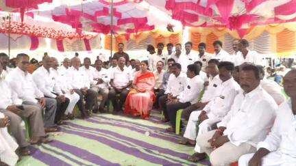 పత్తికొండ: తుగ్గలి మండలంలో మాజీ ఎమ్మెల్యే శ్రీదేవమ్మ పర్యటన రాష్ట్రంలో చిన్నారులపై దాడులు పెరుగుతున్నాయని ఆగ్రహం