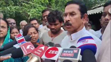 পাঁশকুড়া: সরকারের চামচাগিরি করলে সরকার টিকবে না, গোঁসাইবেড় গ্রামে মৃত শিশুর বাড়িতে গিয়ে IC-কে কটাক্ষ প্রদেশ কংগ্রেস সভাপতির