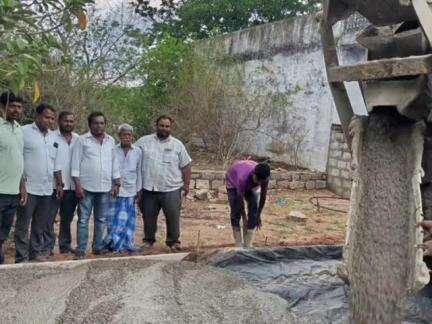 కోరుట్ల: మల్లాపూర్ మండల కేంద్రంలో ఎస్సీ కాలనీలో మూడు లక్షల నిధులతో సిసి రోడ్డు నిర్మాణ పనులు ప్రారంభించారు