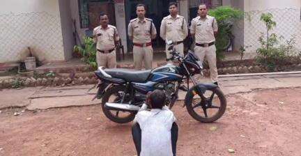 रीठी: बिलहरी पुलिस ने 24 घंटे में बाइक चोर को किया गिरफ्तार, नदी किनारे झाड़ियों में छिपाई थी बाइक