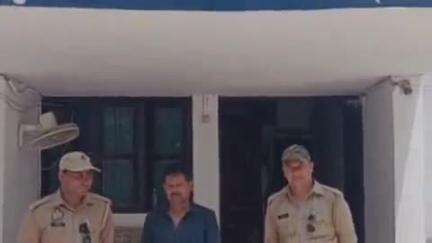 निघासन: सिंगाही थाना पुलिस ने डकैती के मामले में वारंटी अभियुक्त को महादेवा टांडा गांव से किया गिरफ्तार