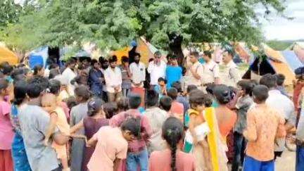 మార్కాపురం: మార్కాపురం 13వ వార్డులో వివిధ నేరాల పట్ల ప్రజలకు అవగాహన కల్పించిన ఎస్సై రాజమోహన్