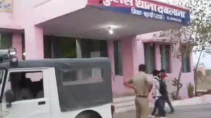 हिण्डोली: दबलाना पुलिस ने लूट की योजना बनाते दो आरोपियों को बालापुरा गांव से किया गिरफ्तार