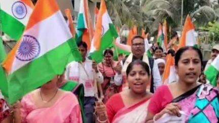 সোণাৰি: সেনাৰ মনোবল বৃদ্ধিৰ উদ্দেশ্যে সোণাৰিৰ১৩৩নং বুথত"ত্ৰিৰংগা যাত্ৰাত অংশগ্ৰহণ প্ৰাক্তন সাংসদ তপন গগৈয়ে #OperationSindoor