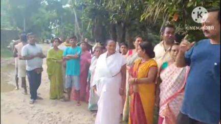 নগাঁও: ধিঙৰ কণকলতা বৰুৱা পথৰ বিধ্বস্ত ৰূপ, দ-গাঁতৰ বাবে যাতায়তৰ সমস্যাত ৰাইজ #jansamasya