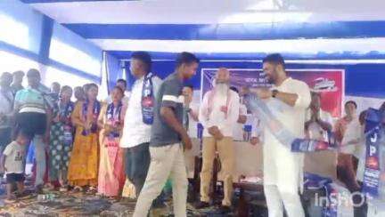 পূব ডিব্ৰুগড়: বৰবৰুৱাৰ পূজা খেলপথাৰৰ প্ৰেক্ষাগৃহত অনুষ্ঠিত হ'ল অসম জাতীয় পৰিষদৰ বৃহৎ যোগদান কাৰ্যসূচী,উপস্থিত থাকে দলটোৰ সভাপতি