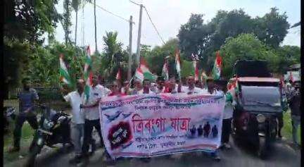 নগাঁও: ডুমডুমীয়া বালিসত্ৰ বিহু মঞ্চৰ পৰা হাতে হাতে ত্ৰিৰংগা লৈ ত্ৰিৰংগা যাত্ৰা কৰে বিজেপিৰ নেতা কর্মীয়ে #OperationSindoor