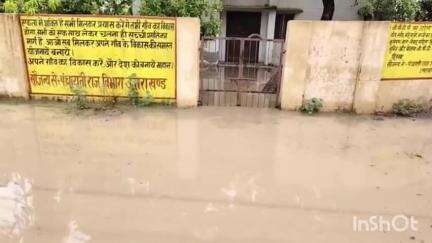 गदरपुर: पालिकाध्यक्ष व वार्ड सभासद के दावों की खुली पोल, ब्लॉक कार्यालय के पास नहीं हुई नालियों की सफाई #jansamasya