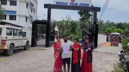 তুফানগঞ্জ ২: স্ত্রীর পরকীয়ায় বাধা স্বামী,শেষে পুড়িয়ে মারার চেষ্টার অভিযোগ,হাত মুখ বাধা অচৈতন্য অবস্থায় শালডাঙ্গা এলাকায় উদ্ধার