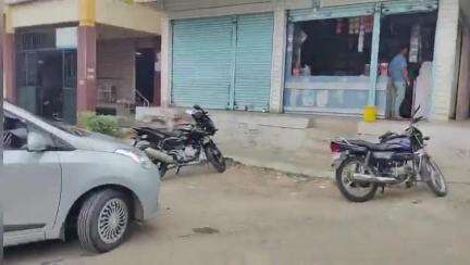 ಇಳಕಲ್‌: ನಗರದ ಬಸವೇಶ್ವರ ಸರ್ಕಲ್ ಹತ್ತಿರದ ಕಿರಿದಾದ ರಸ್ತೆಯಲ್ಲಿ ಭಾರೀ ವಾಹನಗಳ ಸಂಚಾರ, ಸಾರ್ವಜನಿಕರಿಗೆ ತೊಂದರೆ #localissue