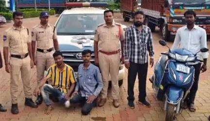 జహీరాబాద్: కోహిర్ పోలీస్ స్టేషన్ పరిధిలో ఎండు గంజాయి తరలిస్తున్న నిందితుల అరెస్ట్