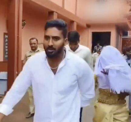 কর্নাটকে মঙ্গলসূত্র পরানোর আগে বিয়েতে অসম্মতি যুবতির, বিয়ের মণ্ডপ থেকে যুবতিকে নিয়ে গেল প্রেমিক