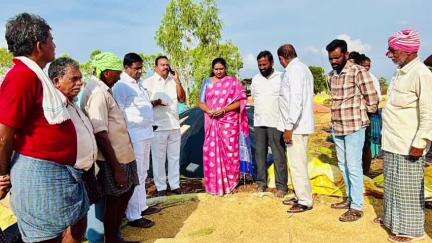 జగిత్యాల: కల్లలోకి రాజకీయం చేయడానికి రాలేదు రైతుల కష్టం బాధ చూసి వచ్చాము-జిల్లా బిఆర్ఎస్ పార్టీ అధ్యక్షులు కల్వకుంట్ల విద్యాసాగర్