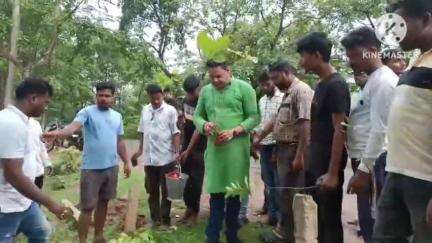 নয়াগ্রাম: অরণ্য সুন্দরী ঝাড়গ্রামে আরও সবুজায়নের লক্ষ্যে মলম অঞ্চলে বৃক্ষরোপণ কর্মসূচি নিল নয়াগ্ৰাম ব্লক যুব তৃণমূল কংগ্রেস