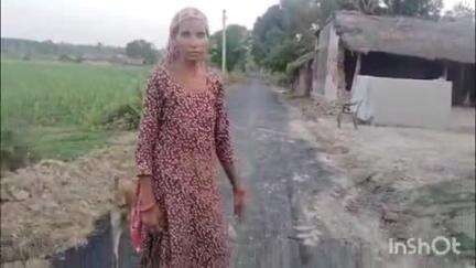 निघासन: रघुनगर गांव में पीडब्ल्यूडी द्वारा बनाई गई सड़क निर्माण कार्य में भ्रष्टाचार, हल्का वाहन निकलने पर सड़क धसी