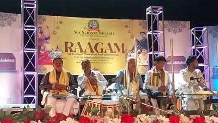 উদয়পুর: সুর সংগীত ভারতীর উদ্যোগে আয়োজিত সংগীতর উপর কর্মশালের সমাপ্তি অনুষ্ঠানে উপস্থিত জেলা পরিষদের সভাধিপতি উদয়পুরে