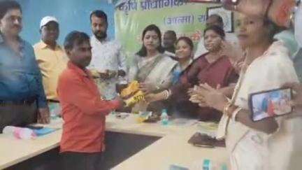 गोला: गोला प्रखंड कार्यालय में बीज दिवस पर कृषक वैज्ञानिक कार्यक्रम, बीज न मिलने से किसान नाराज़