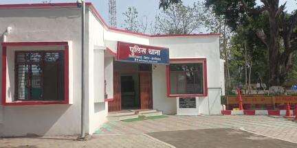 विजयराघवगढ़: ग्राम हरदुआ कला में अवैध शराब बेचते हुए आरोपी को पुलिस ने पकड़ा, की कार्यवाही