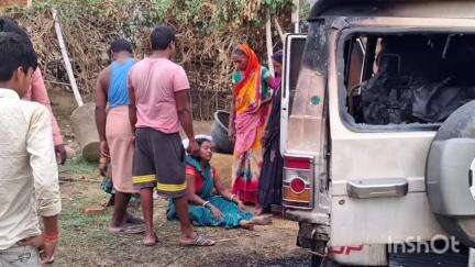 सतगावां: नासरगंज में एक बोलेरो में लगी आग, वाहन मालिक ने थाने में आवेदन देकर कार्रवाई की मांग की