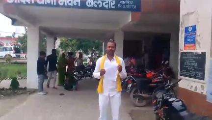 बेलदौर: महीनाथनगर पंचायत के मुखिया पर जानलेवा हमला, पीड़ित मुखिया ने थाने में शिकायत दर्ज कराई