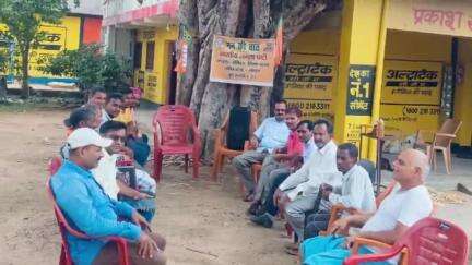 कुंदा: घोरीघाट में भाजपा कार्यकर्ताओं ने सुनी पीएम मोदी के 'मन की बात'