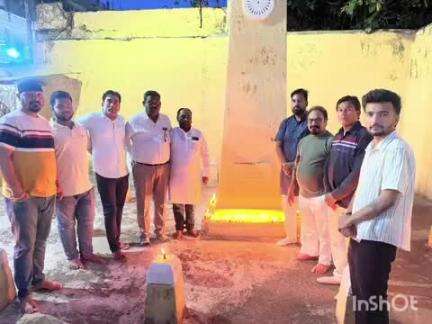 मनेद्रगढ़ के जय स्तंभ चौक में झीरम घाटी नक्सली हमले में शहीद हुए सपूतों को श्रद्धांजलि दी गई