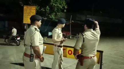 रतलाम नगर: SP ने आधी रात को शहर के ज्वेलरी शोरूमों की जांच की, माणक चौक व दीनदयाल नगर क्षेत्र में सुरक्षा व्यवस्था का लिया जायज़ा