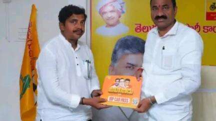కర్నూలు: కర్నూలు లో జిల్లా టిడిపి అధ్యక్షుడు తిక్కారెడ్డి కడపలో జరిగే మహానాడుకు సంబంధించిన పాసులు పంపిణీ