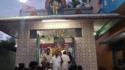 காஞ்சிபுரம்: லிங்கப்பன் பாளையத்தெருவில் அமர்ந்து அருள் பாலித்து வரும் அருள்மிகு ஸ்ரீ லட்சுமி விநாயகர் ஆலயத்தில் கத்ரி அபிஷேக விழா
