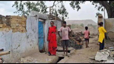 बाघमारा/कतरास: मोदीडीह कोलियरी में ब्लास्टिंग से पांच आवासों की दीवार, छत और प्लास्टर गिरे