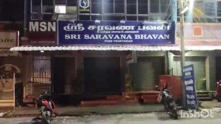 அரக்கோணம்: அரக்கோணத்தில் இரண்டு கை துப்பாக்கிகளை வைத்திருந்த திமுக நகர மன்ற உறுப்பினர் கைது