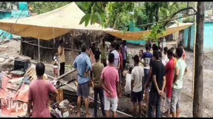 बाघमारा/कतरास: लोयाबाद मदना डीह में बाइक सवार की पेड़ से टक्कर, 24 वर्षीय युवक की मौत से परिवार में कोहराम