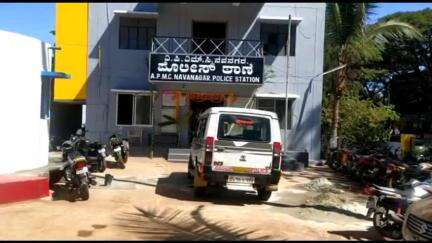 ಹುಬ್ಬಳ್ಳಿ ನಗರ: ನಗರದಲ್ಲಿ ಅಂಗಡಿ ಶಟರ್ಸ್ ಮುರಿದು ಕಳವು:ನವನಗರ, ಎಪಿಎಂಸಿ ಪೊಲೀಸ್ ಠಾಣೆಯಲ್ಲಿ ಪ್ರಕರಣ ದಾಖಲು