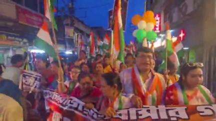 জয়নগর ১: সেনাবাহিনীকে কুর্নিশ জানিয়ে বিজয় মিছিল হয়ে গেল গোড়ের হাট থেকে দ: বারাশত মগরাহাট মোড় পর্যন্ত নাগরিকদের উদ্যোগে