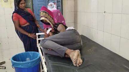 पोरसा: भूपपुरा गांव में ई-रिक्शा की टक्कर से बाइक चालक का टूटा पैर, आक्रोशित ग्रामीणों ने ई-रिक्शा चालक को बुरी तरह पीटा