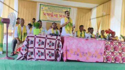 ওদালগুৰি: ওৰাঙত কোচ ৰাজবংশীৰ স্বজাতিৰ শিক্ষাৰ্থীক অভিনন্দন অনুষ্ঠানত বিধায়ক চৰণ বড়ো,ইএম নিলোৎ স্বৰ্গীয়াৰী,এমচিএলএ দিপক মৌৰ