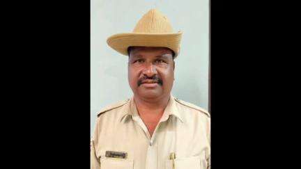 ಬಳ್ಳಾರಿ: ತಾಲ್ಲೂಕಿನ ಹಲಕುಂದಿ ಗ್ರಾಮದ ಪೊಲೀಸ್ ಪೇದೆ ಹೊಸಪೇಟೆಯಲ್ಲಿ ಹೃದಯಾಘಾತದಿಂದ ಸಾವು