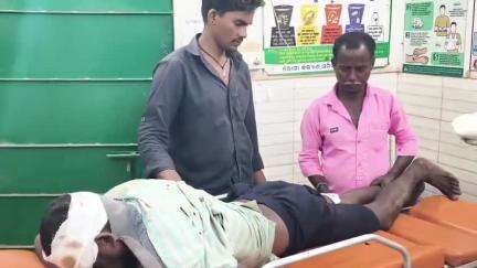 ସୁକିନ୍ଦା: ରଙ୍ଗିଟାଙ୍ଗର ରାସ୍ତାରେ ବାଇକ ଦୁର୍ଘଟଣାରେ ଦୁଇ ଯୁବକ ଗୁରୁତର